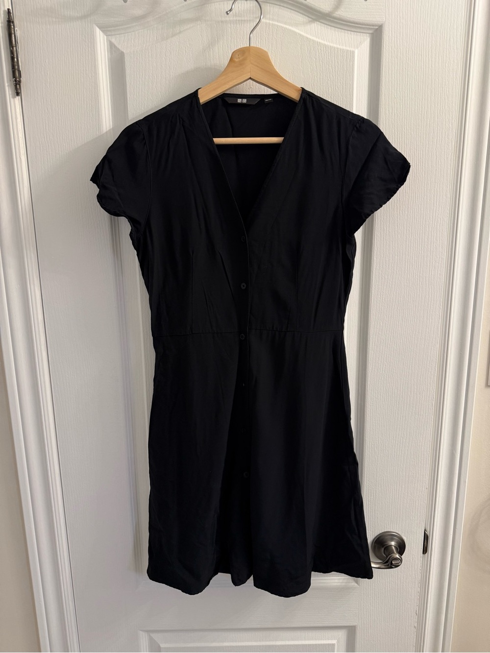 Uniqlo Black V-Neck Cap Sleeve Dress
